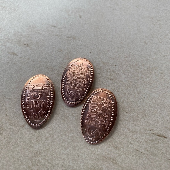 LUG Disney Fanny Pack/Cross Body- Epcot Italy - Picture 2 of 3